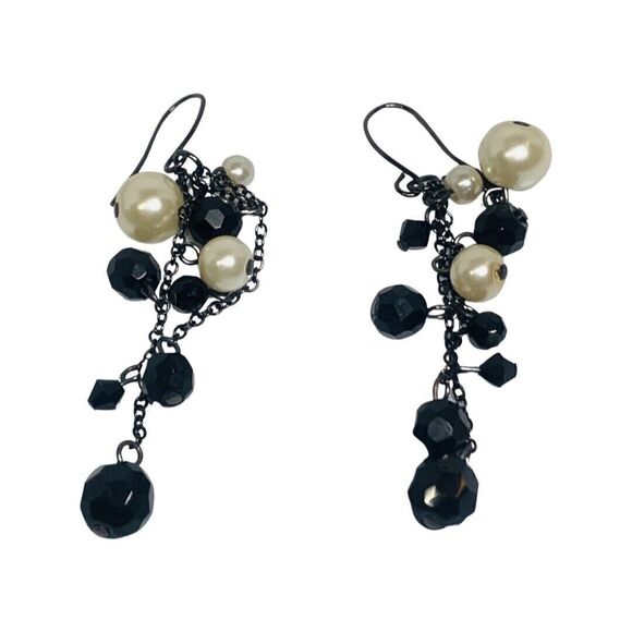 Black & White Pearl Beaded Cluster Dangle Earrings 2.5" Long Gunmetal - Picture 7 of 12